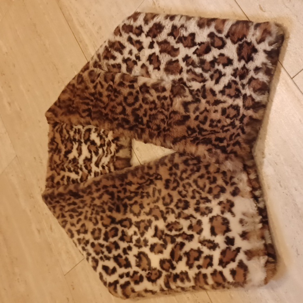 LOFT Faux Fur Animal Print Scarf/Wrap